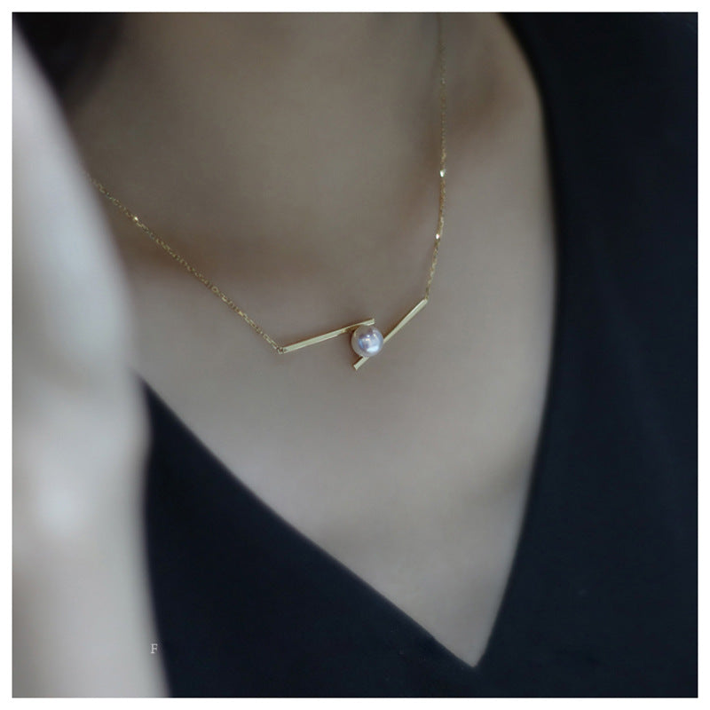 Balance Beam Pearl-Set Clavicle Necklace